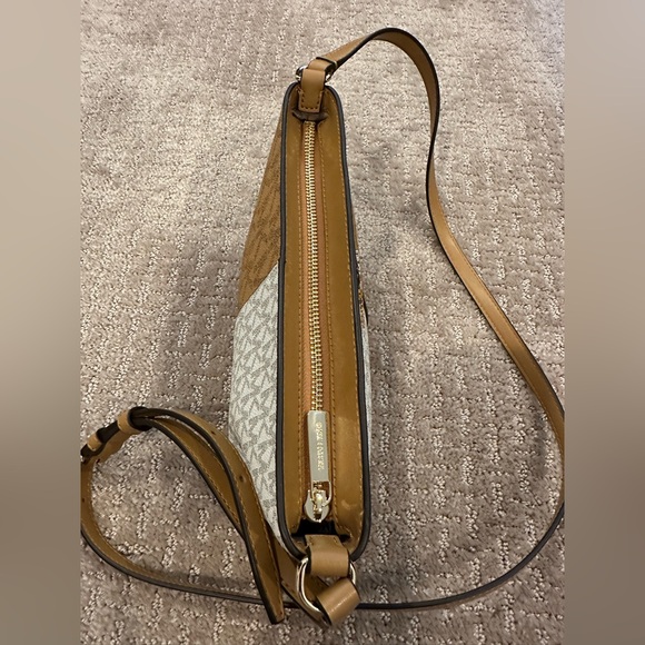 SOLD!!! Michael Kors Jet Set Small Two-Tone Logo Crossbody Bag Cognac/Cream Gold - Picture 4 of 8